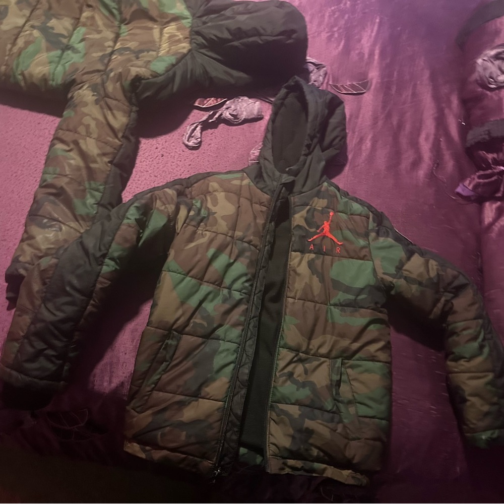 Jordan Green and Black Puffer Jacket Insulated Design